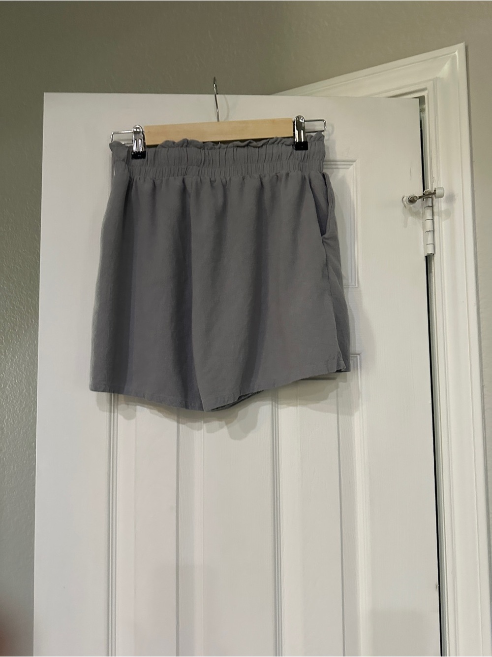 Casual Elastic-Waist Women's Shorts in Light Gray purchased on amazon - Picture 2 of 2